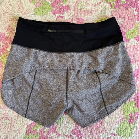 Lululemon Gray High Rise Speed Up Short Size 6, 4 inch inseam - Picture 2 of 6